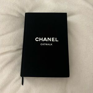CHANEL NEW Catwalk Book Yale Coffee Table Book Fabulous